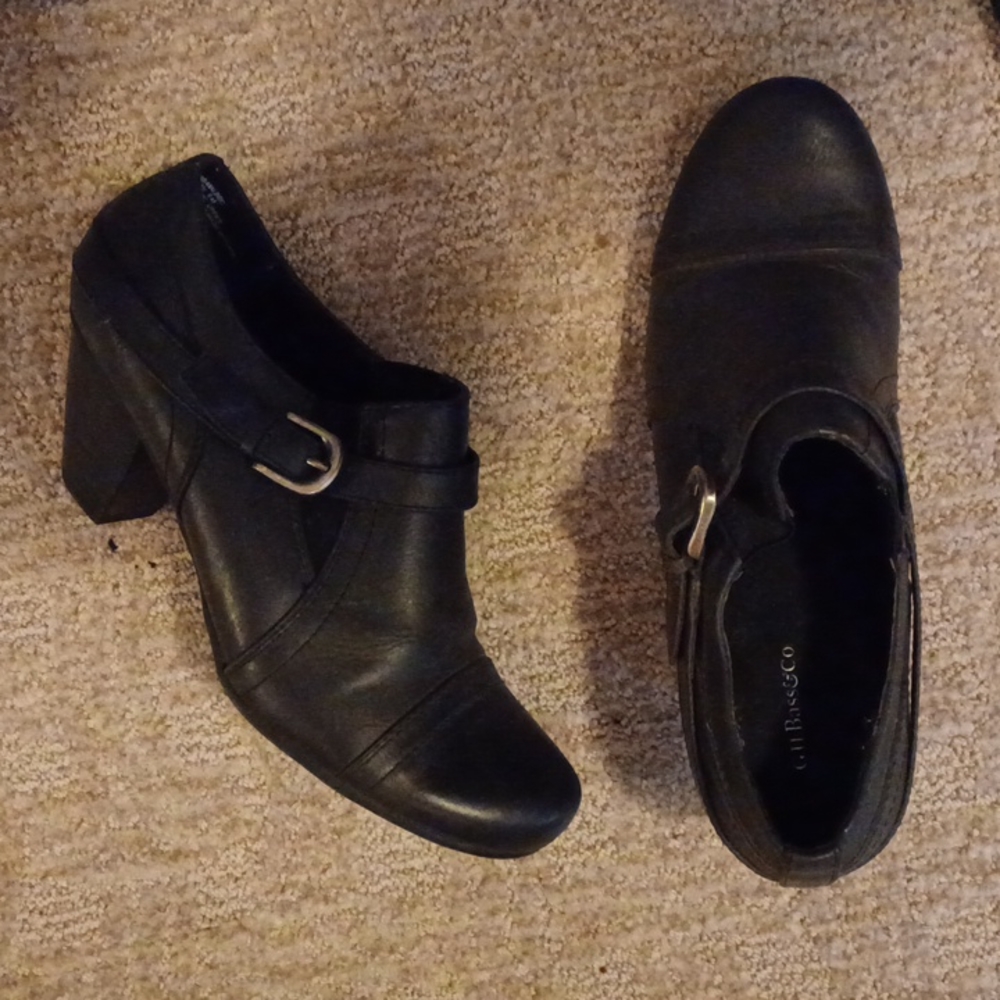 Shoes - Picture 3 of 7